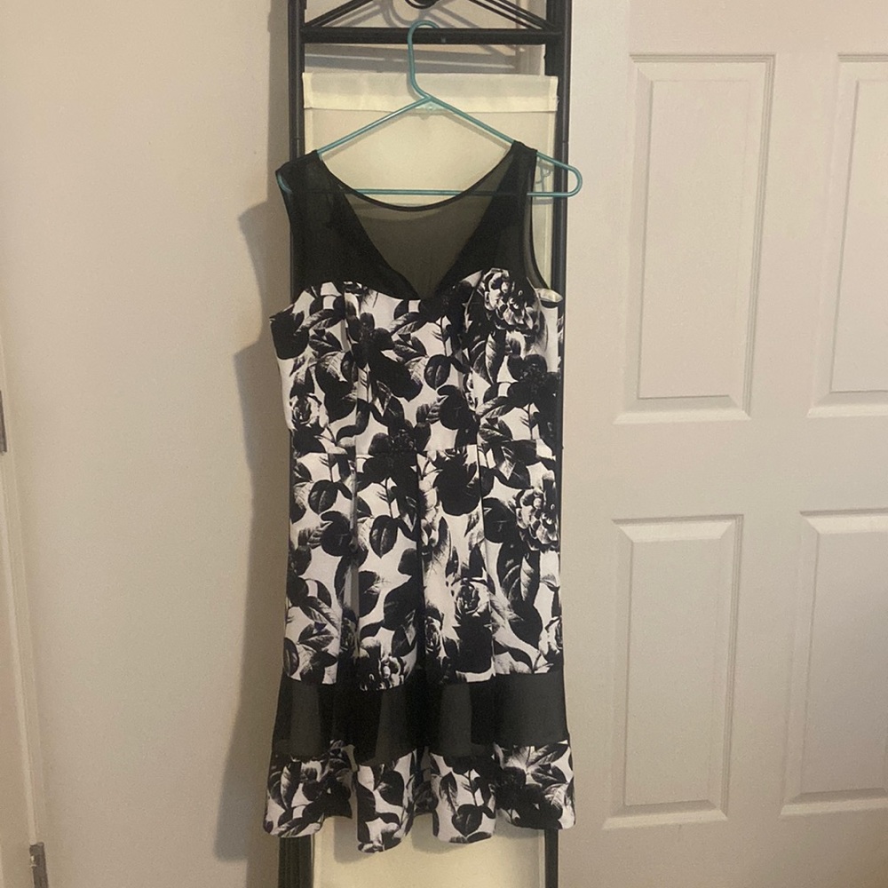 black and white dress from white house black market size 8.